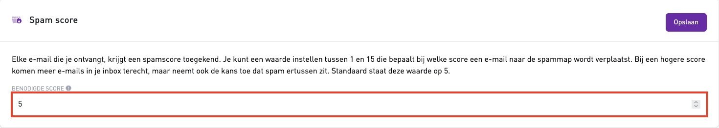Schermafbeelding: Het blok Spam score , met het veld Benodigde score